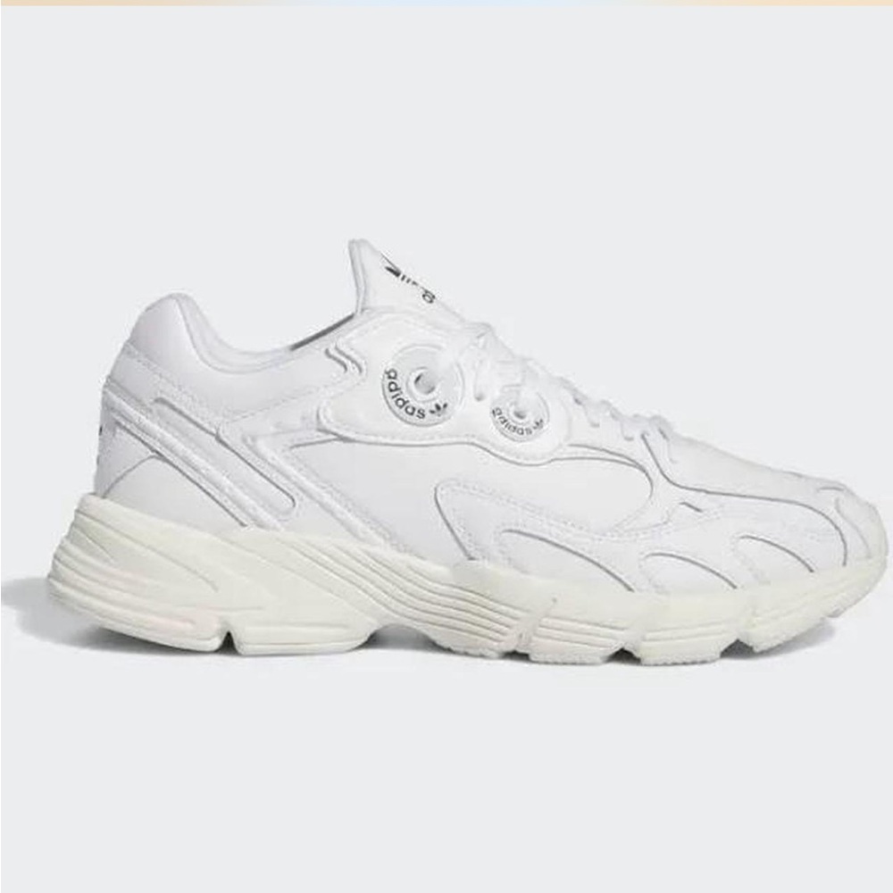 Adidas astir sneakers